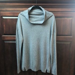 Vineyard Vines women’s grey merino wool sweater.